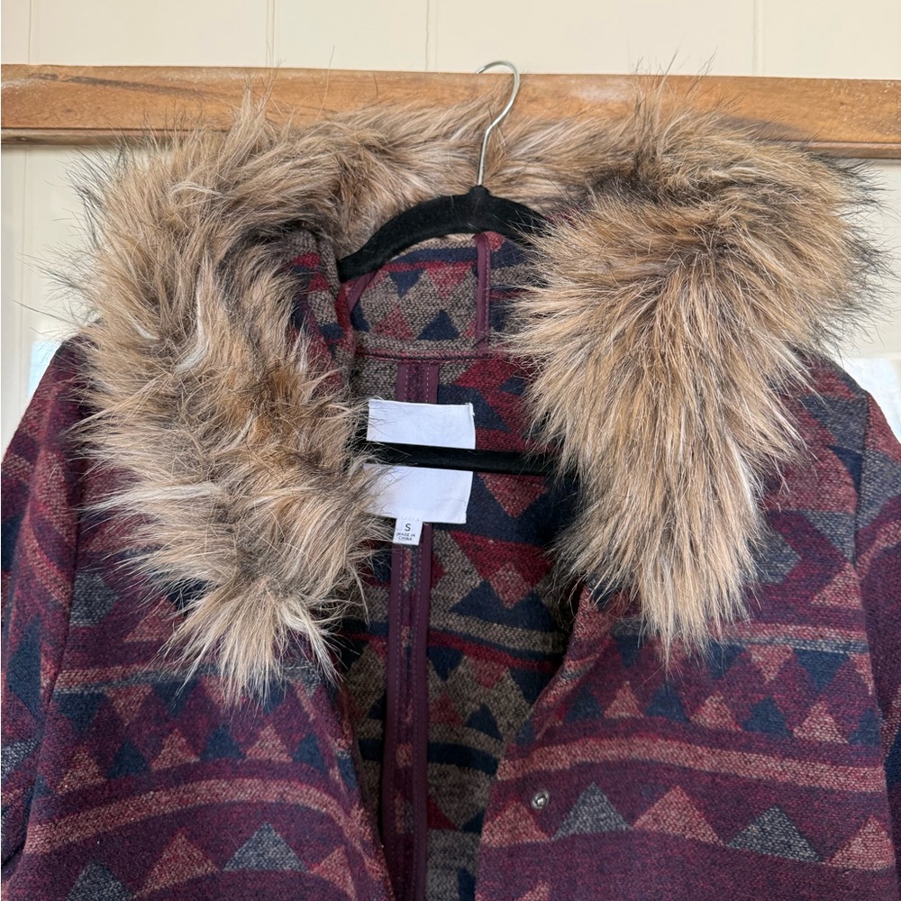 BB Dakota Burgundy Western Aztec Print Anorak Coat Jacket Faux Fur Hood - Size S - Picture 4 of 8